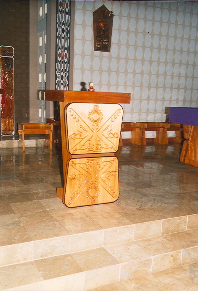BD/269/597 - 
Kerkinterieur met lessenaar
