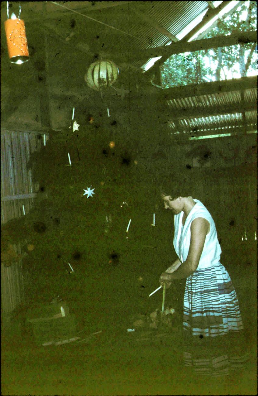 BD/171/1054 -
Viering kerstmis.