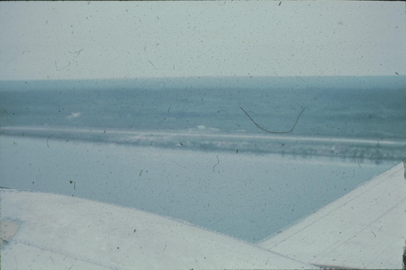 BD/171/1142 -
Luchtfoto van meer en landschap