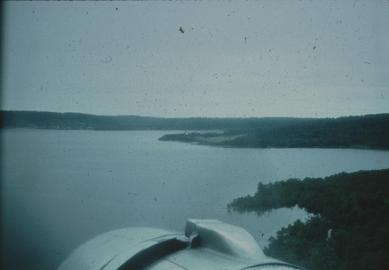 BD/171/1149 -
Luchtfoto van meer en landschap