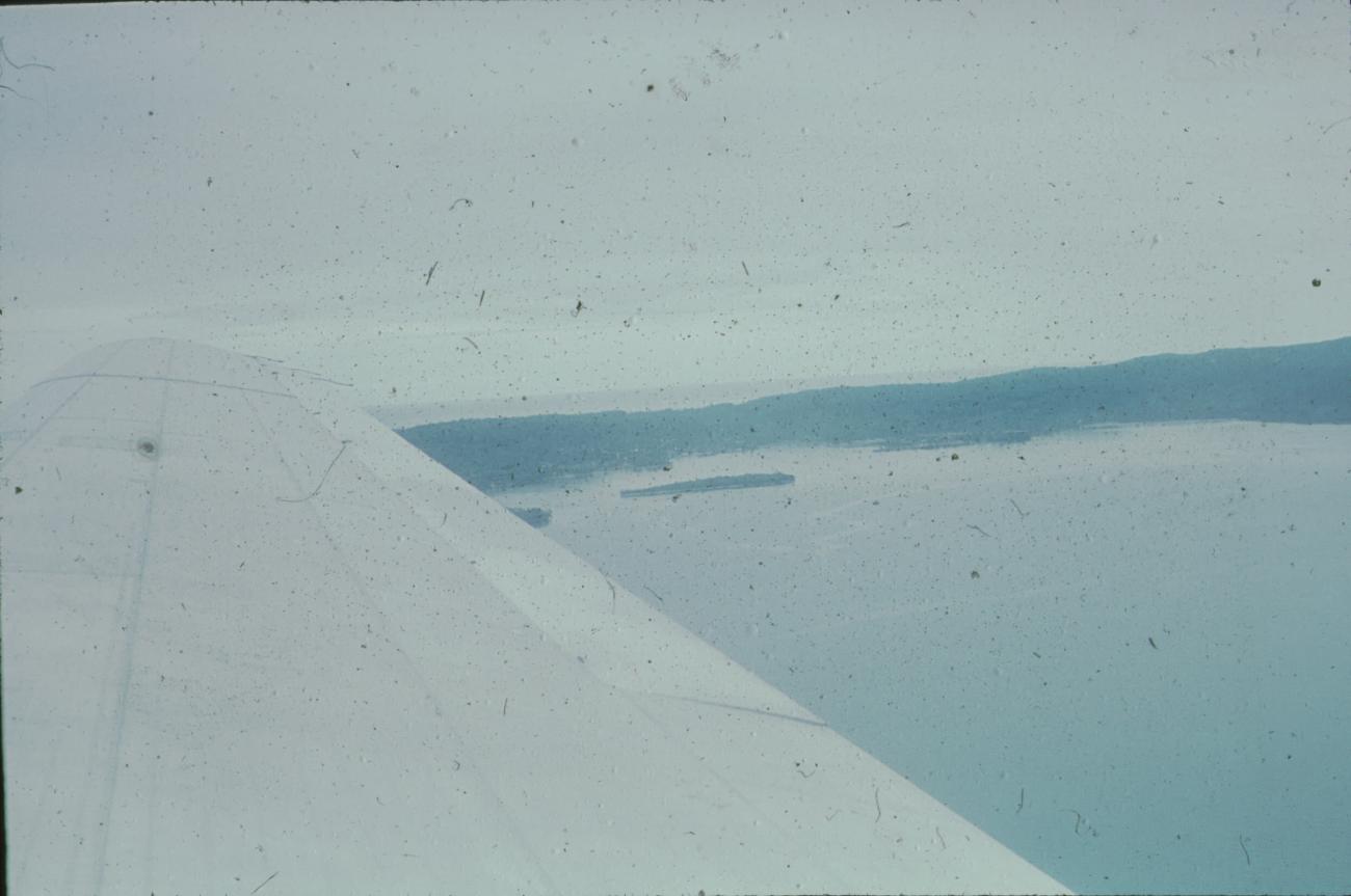 BD/171/1150 -
Luchtfoto van meer en landschap
