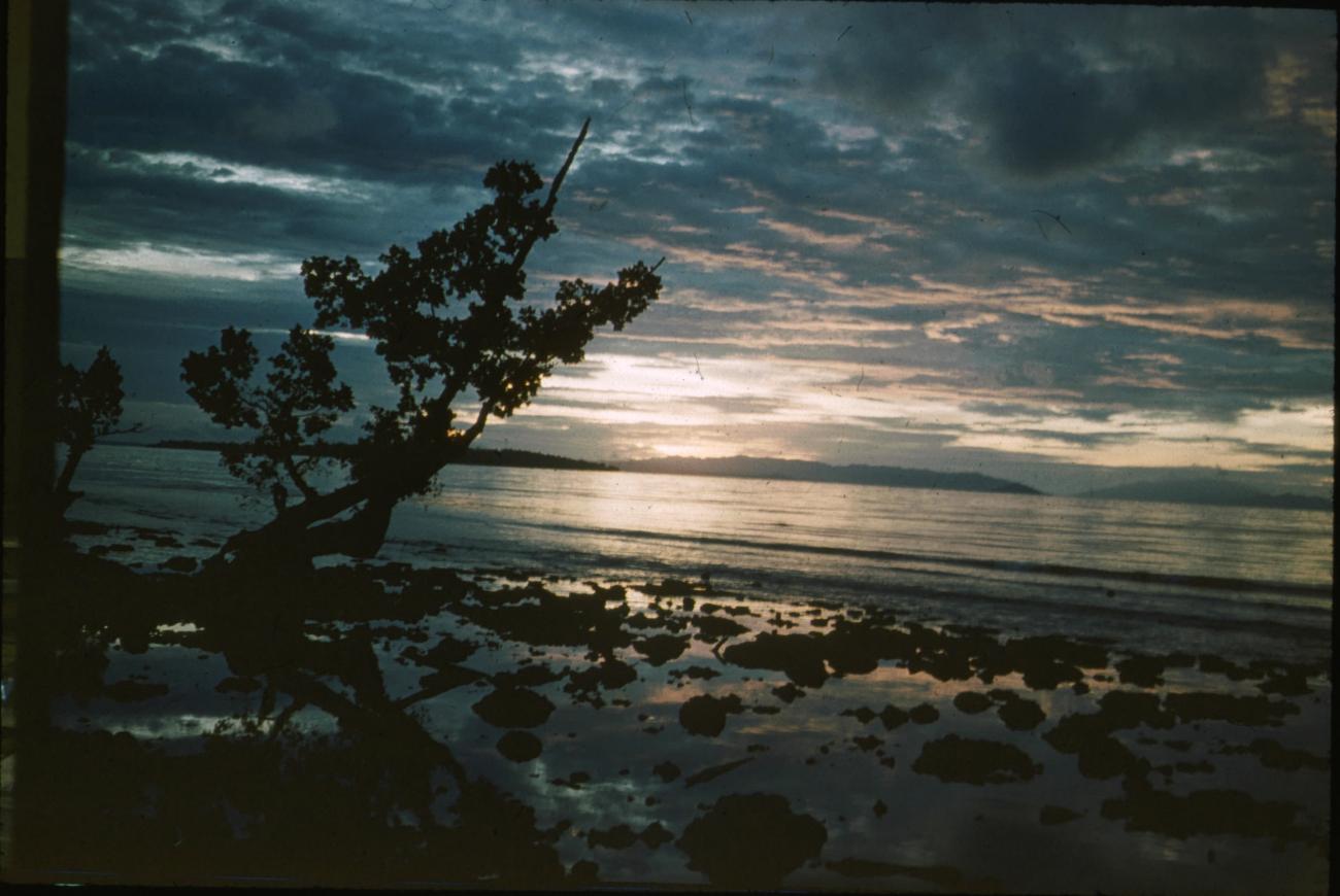 BD/171/1213 -
Meer bij zonsondergang
