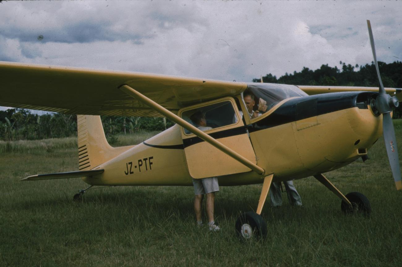 BD/171/1351 -
Klein vliegtuig.