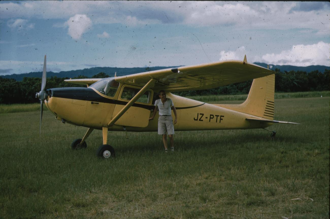 BD/171/1353 -
Klein vliegtuig.