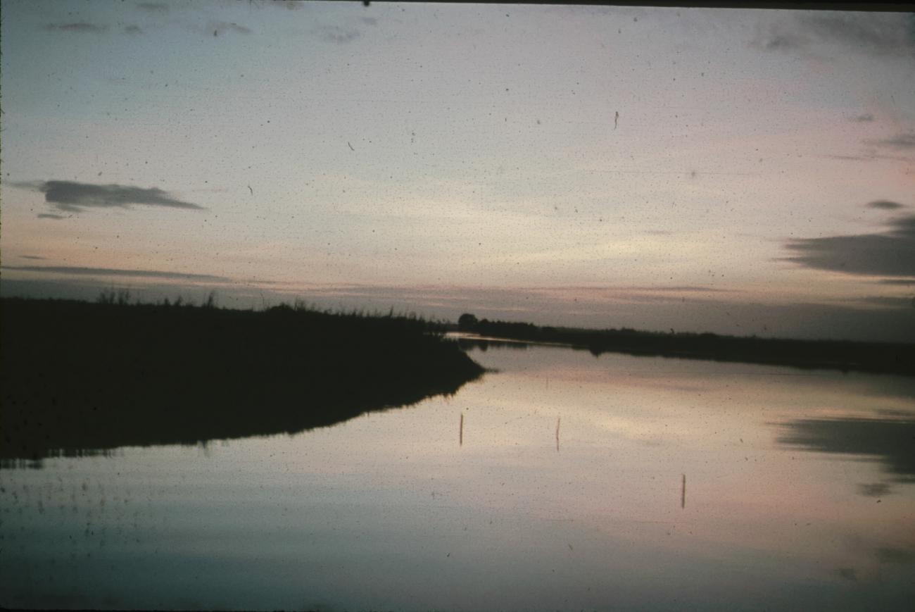 BD/171/1393 -
Rivier bij avond.