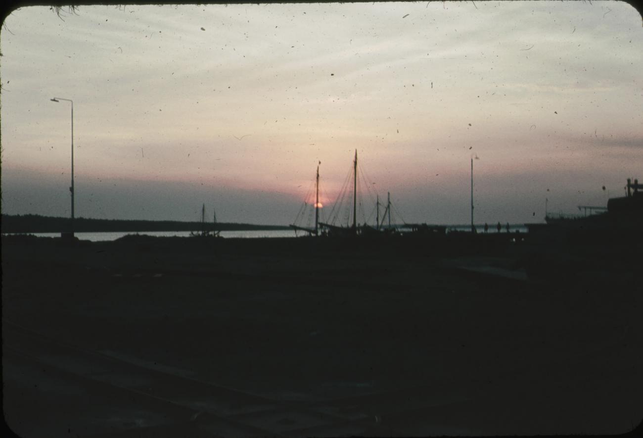BD/171/1561 -
Haven bij avond.
