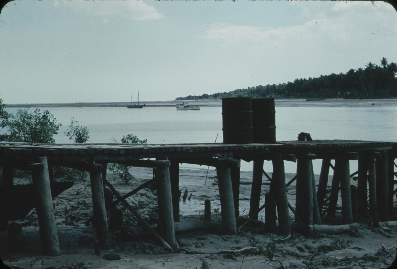 BD/171/1589 -
Steiger aan baai.
