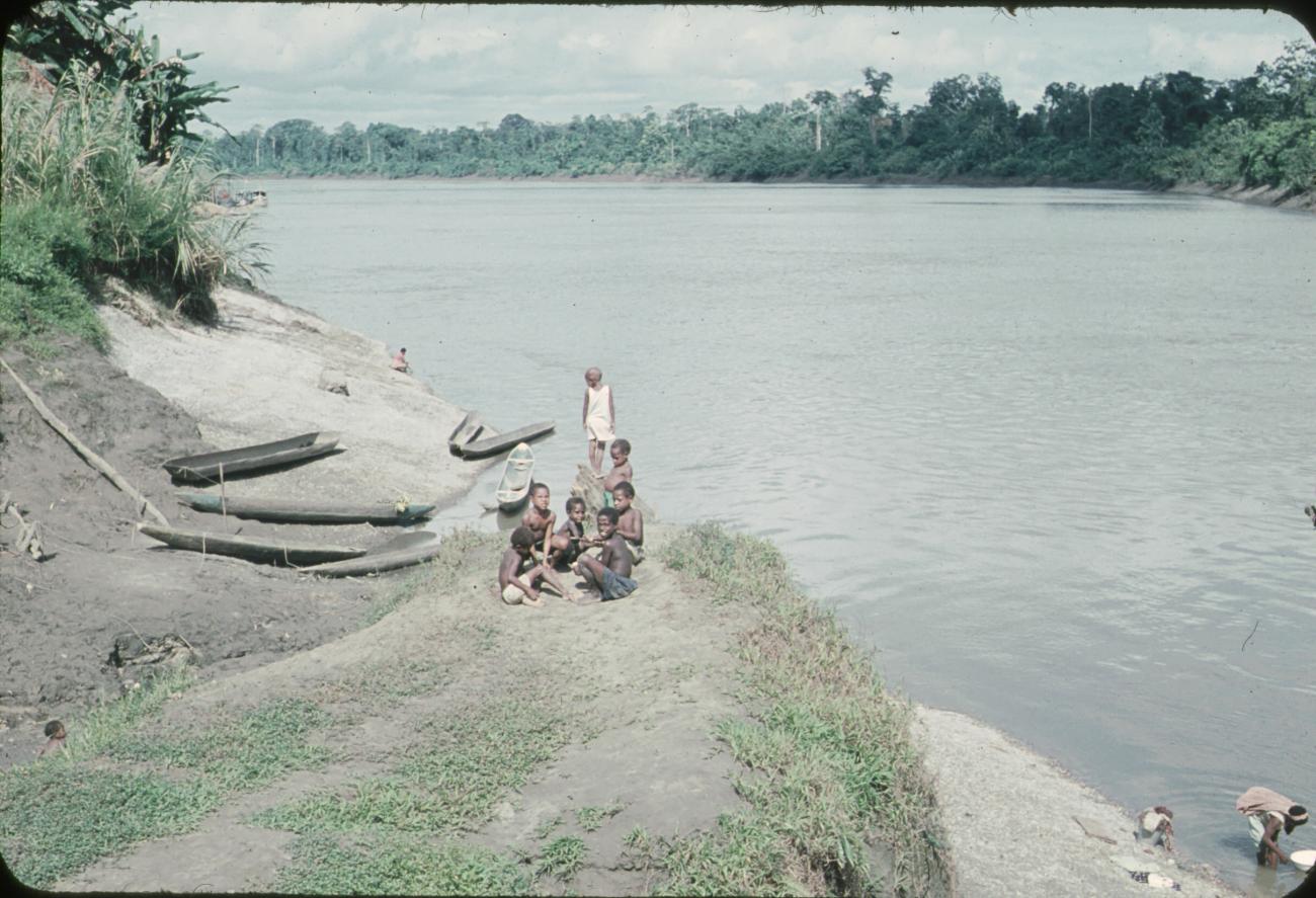BD/171/1613 -
Kinderen bij het water