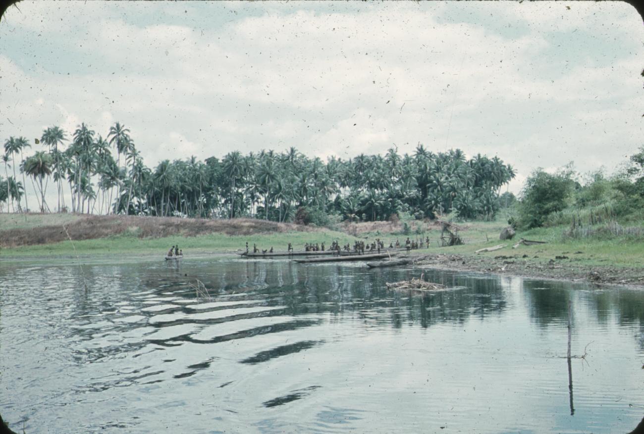 BD/171/1654 -
Prauwen, mensen, water