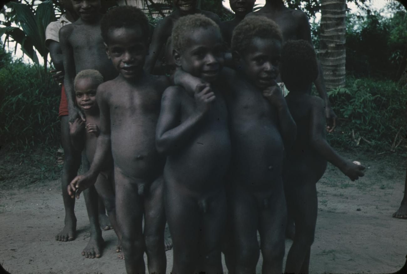 BD/171/1670 -
Kinderen zonder kleren