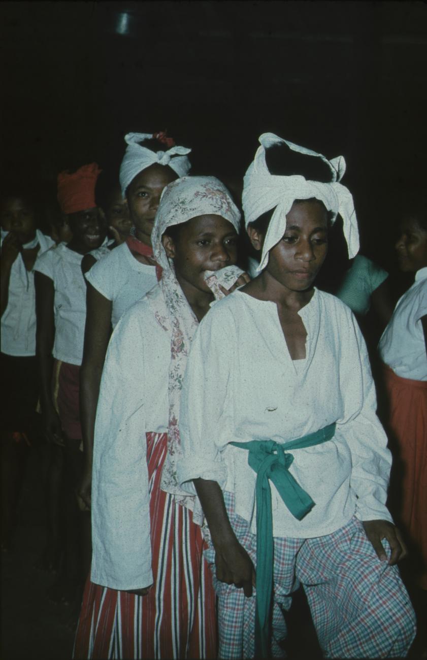 BD/171/1717 -
Vrouwen met hoofddoek