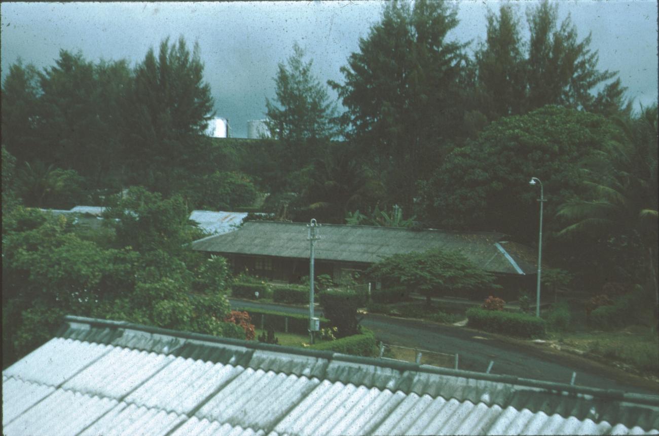 BD/171/755 -
Huizen met weg