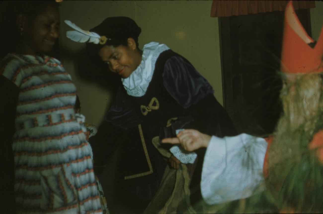 BD/171/883 -
Sinterklaas en zwarte piet