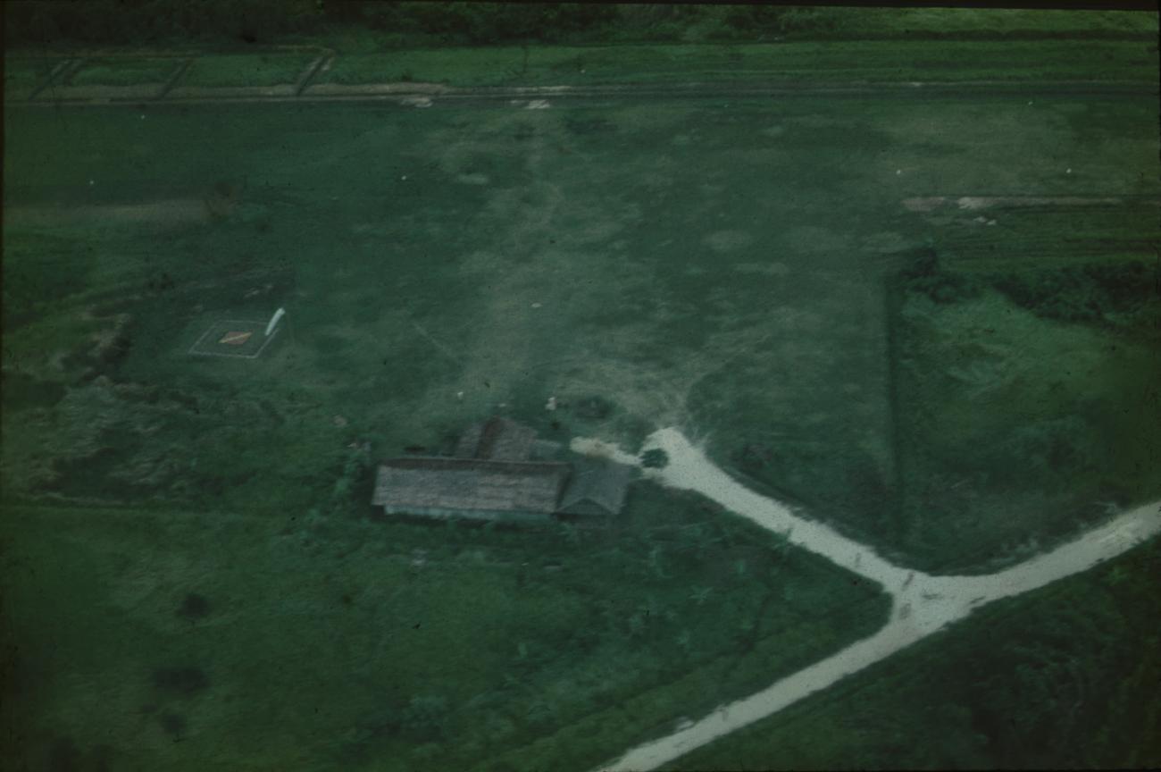 BD/171/1810 -
Luchtfoto landingsbaan.