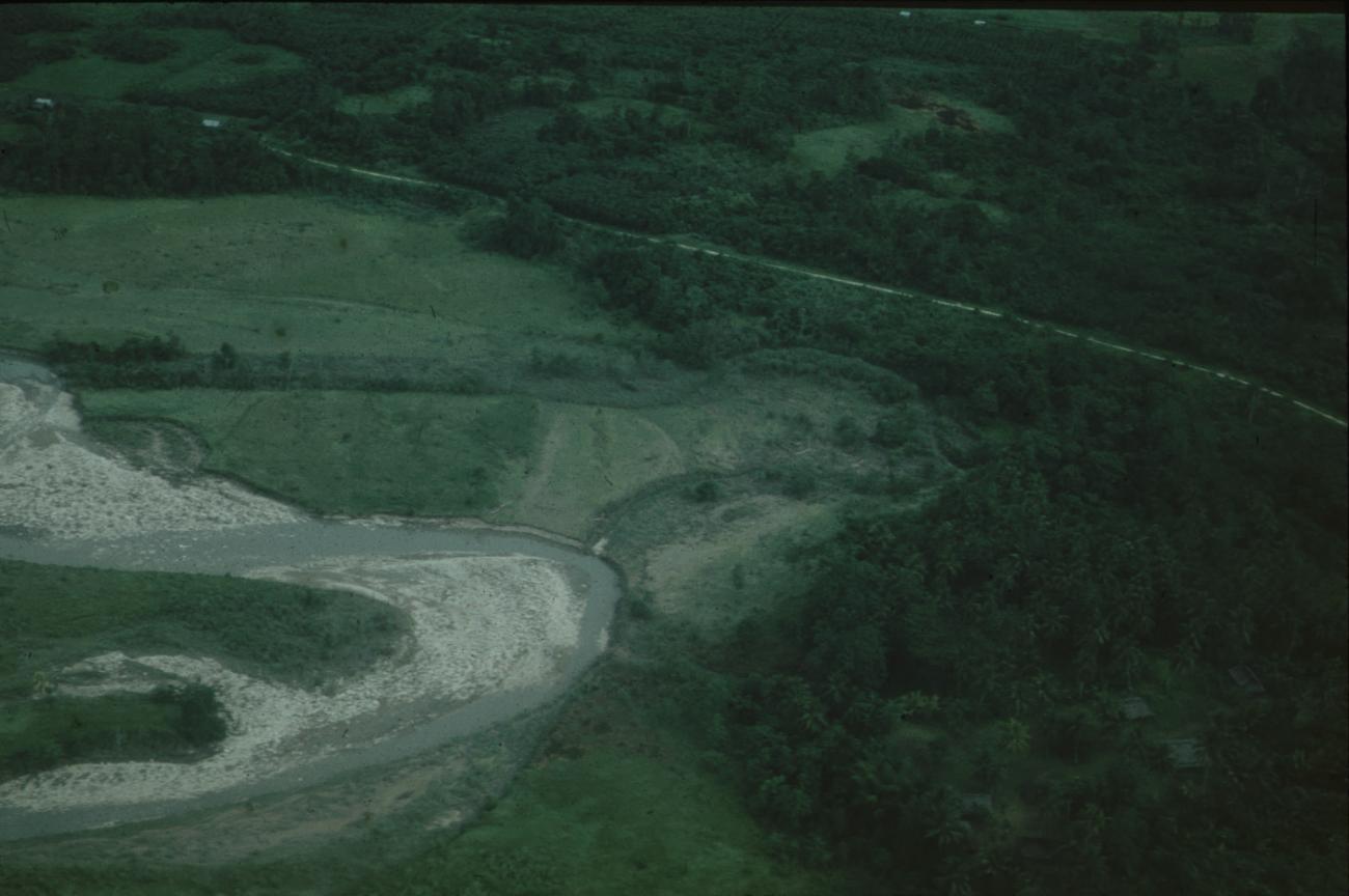 BD/171/1821 -
Luchtfoto meanderende rivier.