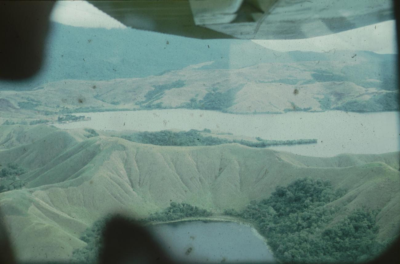 BD/171/1826 -
Luchtfoto van meren.