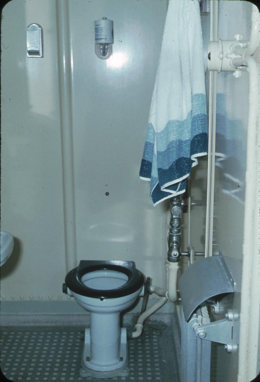 BD/171/1928 -
Interieur schip, toilet.