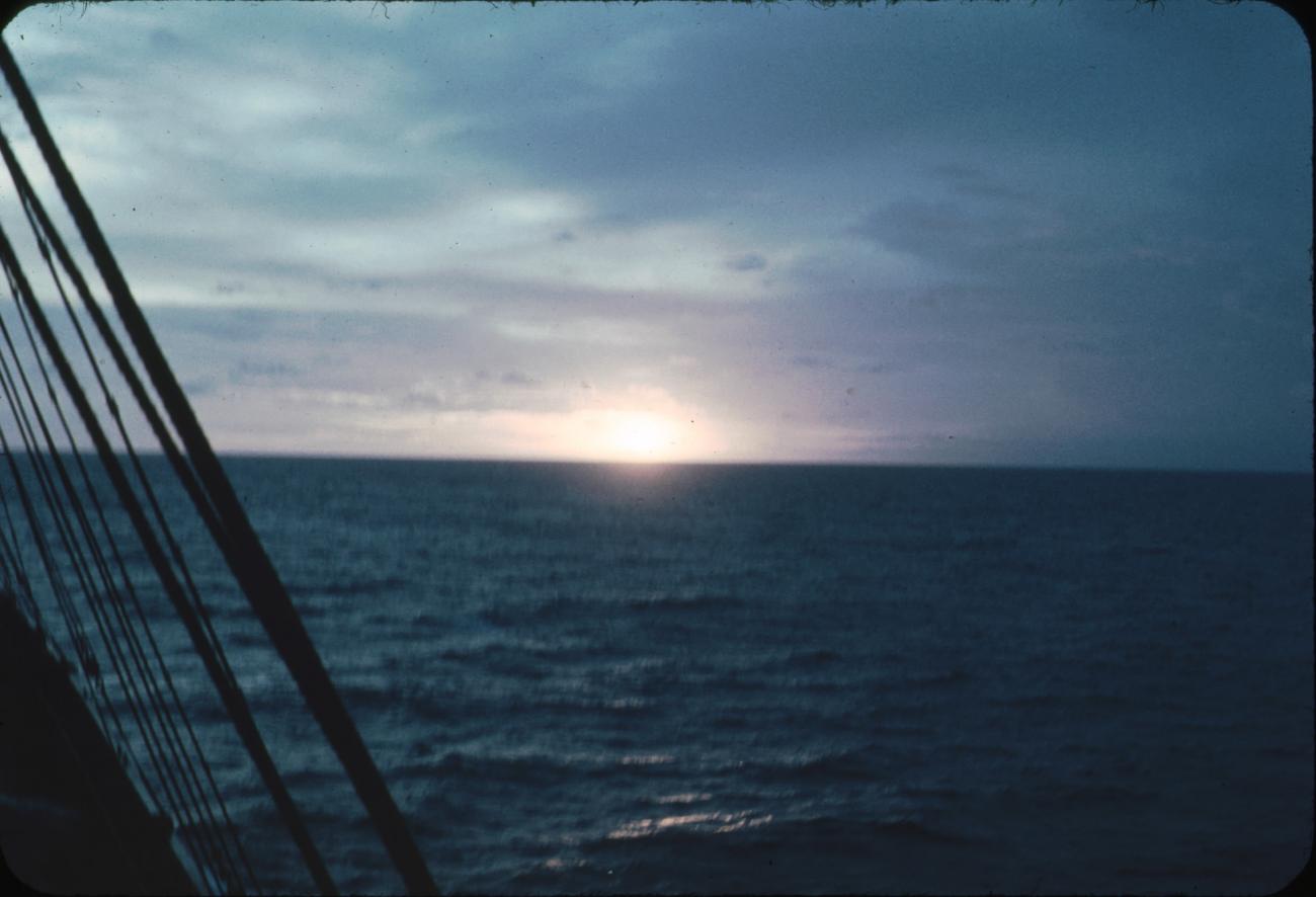 BD/171/1937 -
Foto zee vanaf schip.