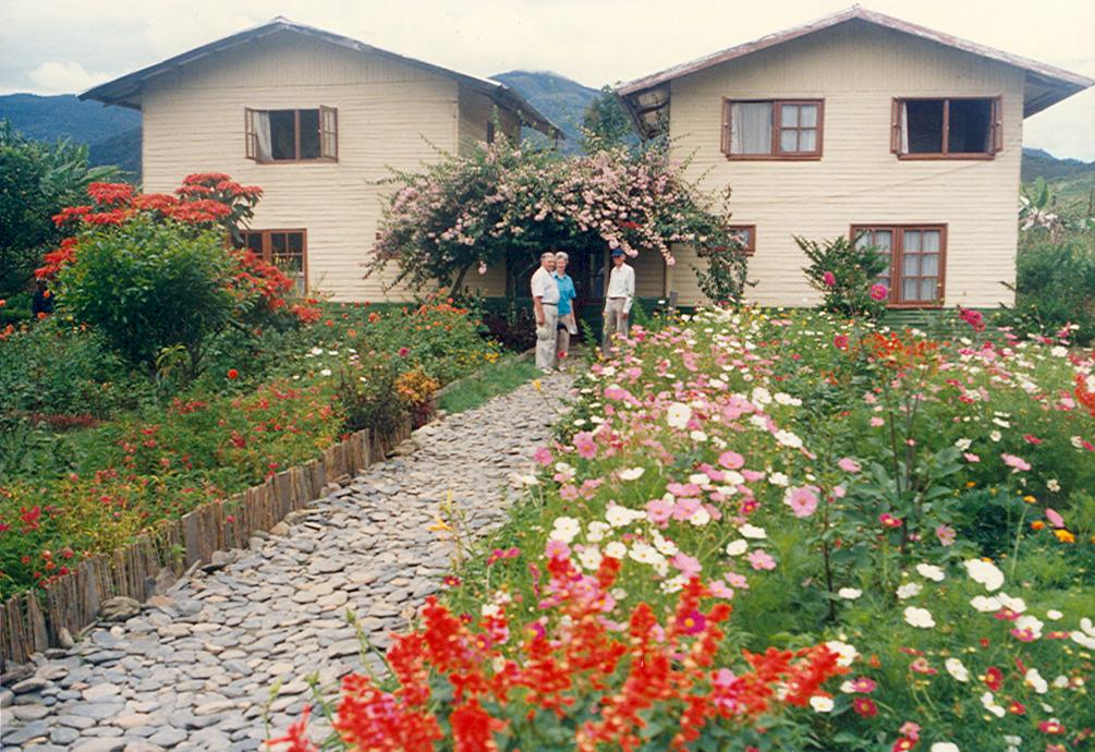 BD/269/1033 - 
Dubbel huis met bloementuin 
