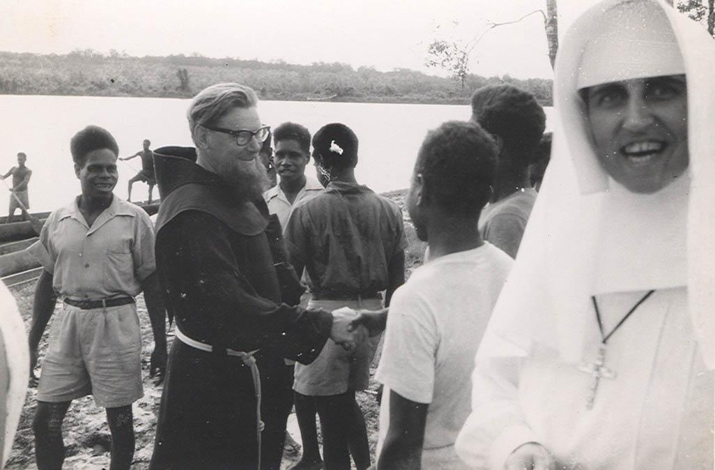 BD/269/1132 -
Franciscaner broeder Manuel keert terug in Kokoknau