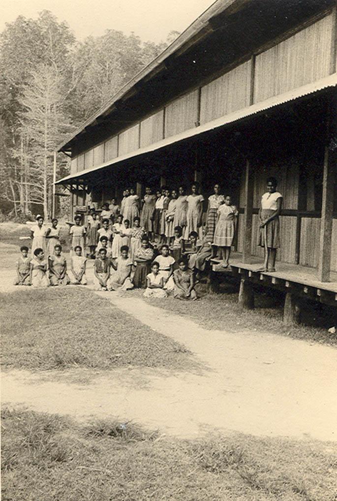 BD/269/1183 -
Groepsfoto meisjesinternaat in Kokonau