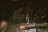 BD/166/111 Hondje met mannen in kring rond houtvuur 2