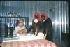 BD/209/1088 Twee Papoeamannen in woning van blanke