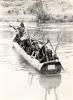 BD/326/37 Groep Ekagi-mannen in prauw op de rivier Jawe