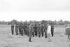 BD/133/14 Inspectie van de erewacht, door de resident