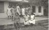 BD/253/3 Zwangere vrouwen in westerse kleding