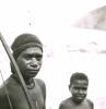 BD/329/35 Portret van een Papoea-adolescent met boog