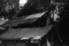 BD/216/12 Dakbedekking huis van atap en doek