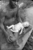 BD/216/65 Man uit Asmat en kind, baby