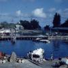 BD/66/188 Kleine haven met boot, vaten op kade 