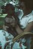 BD/171/1917 Westerse vrouw met baby op arm.