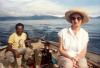 BD/269/1026 Europese vrouw in boot met papoea aan de motor